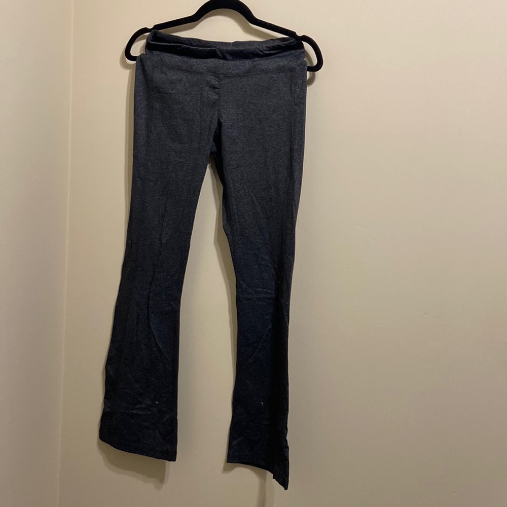 Grey stretchy yoga pants.
